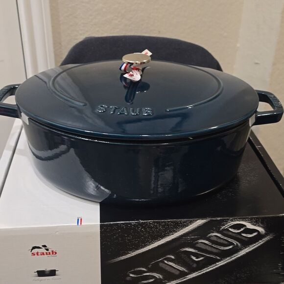 Staub Enameled Cast Iron Frebch Oven 6 1/4QT- La Mer - Picture 6 of 10